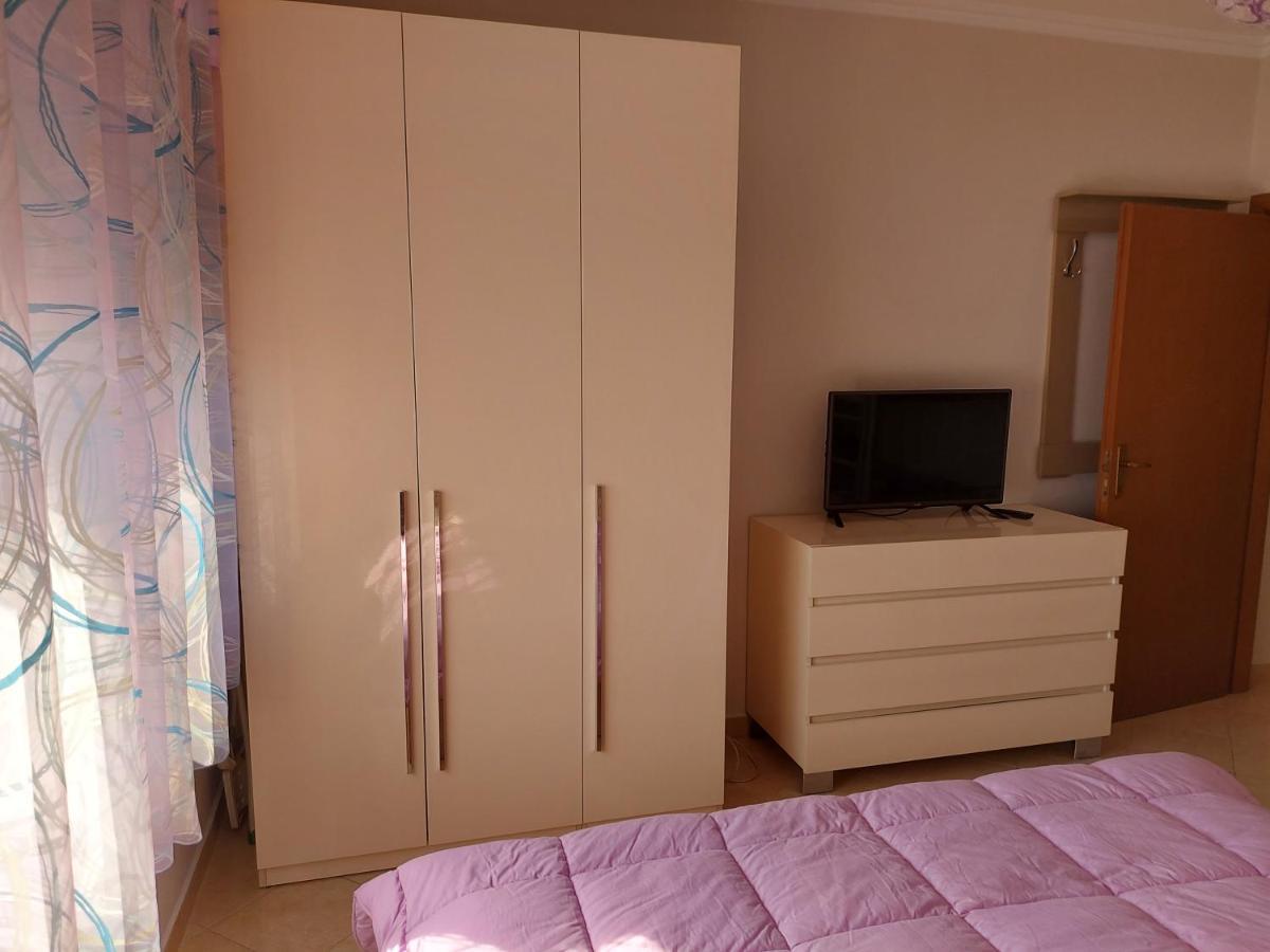 Bral Apartments 8 Two-Bedroom Beachfront Durrës Eksteriør bilde