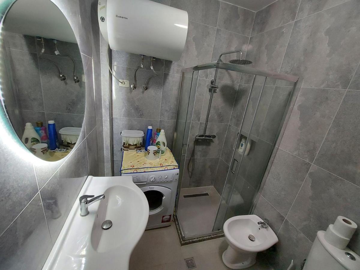 Bral Apartments 8 Two-Bedroom Beachfront Durrës Eksteriør bilde